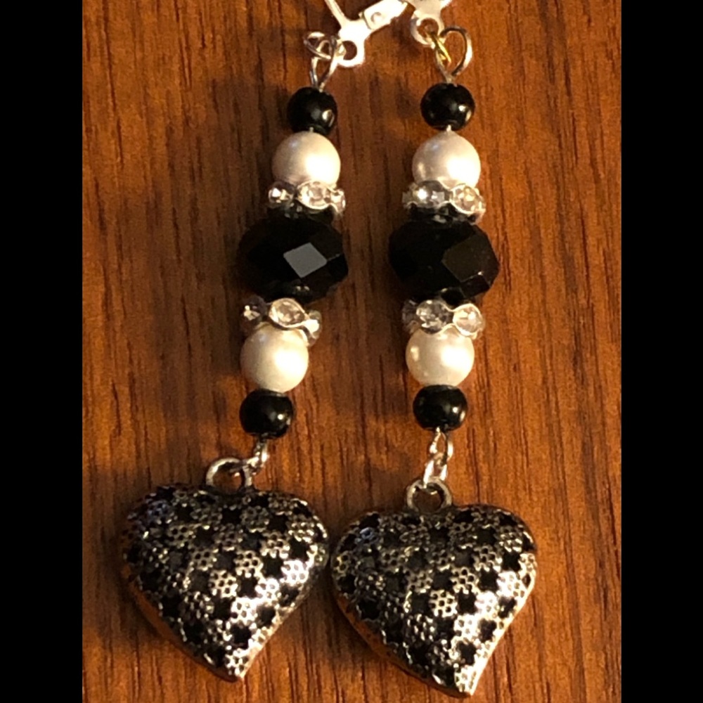 HP - Sophisticated Plaid Hearts Earrings - Picture 3 of 4